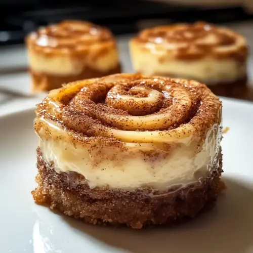 Leckere Mini-Zimtschnecken-Cheesecakes
